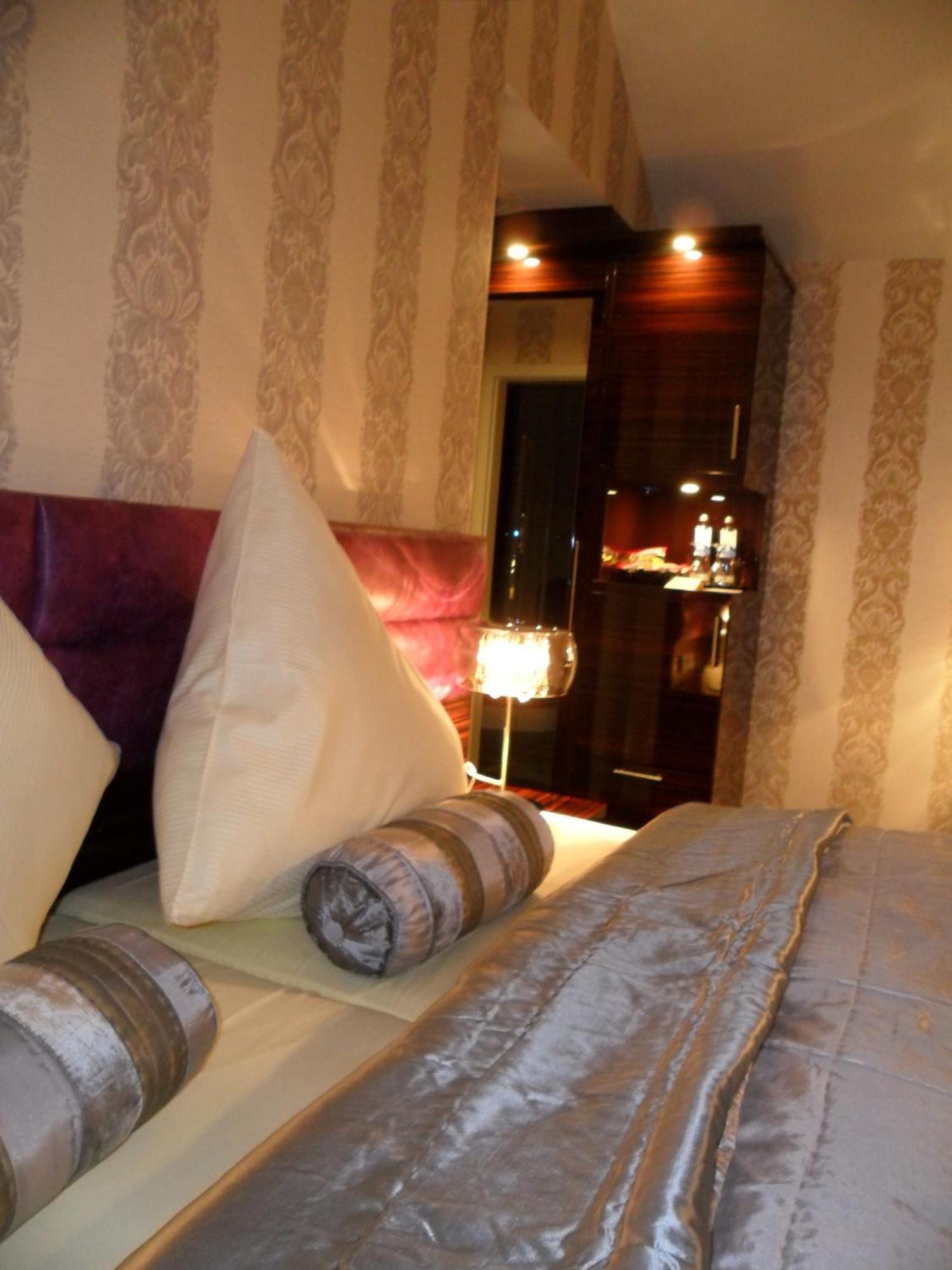 Moselstern Parkhotel Kraehennest Loef Room photo